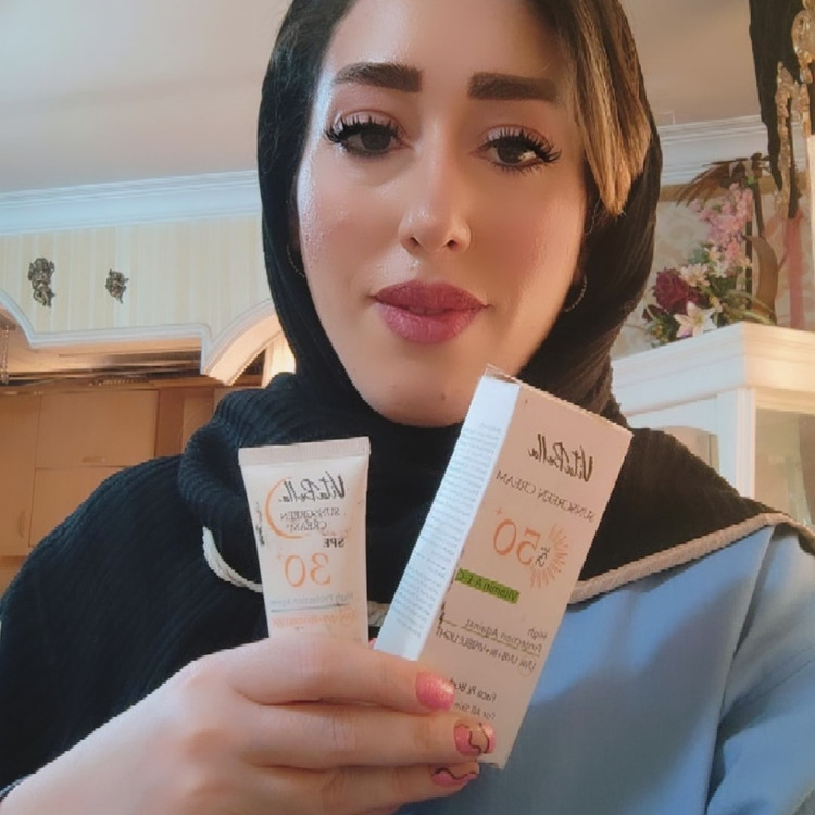 کرم ضد آفتاب spf50 بی رنگ ویتابلا